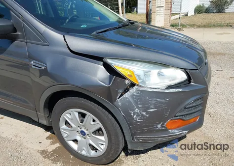 2013 Ford Escape S z USA, uszkodzony, nr VIN 1FMCU0F76DUC67904